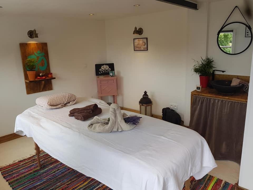 Bed and Breakfast La Belmontaise Beaumont-sur-Sarthe Екстер'єр фото